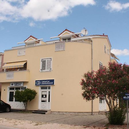 Apartments Dalmata Biograd Na Moru Exteriör bild
