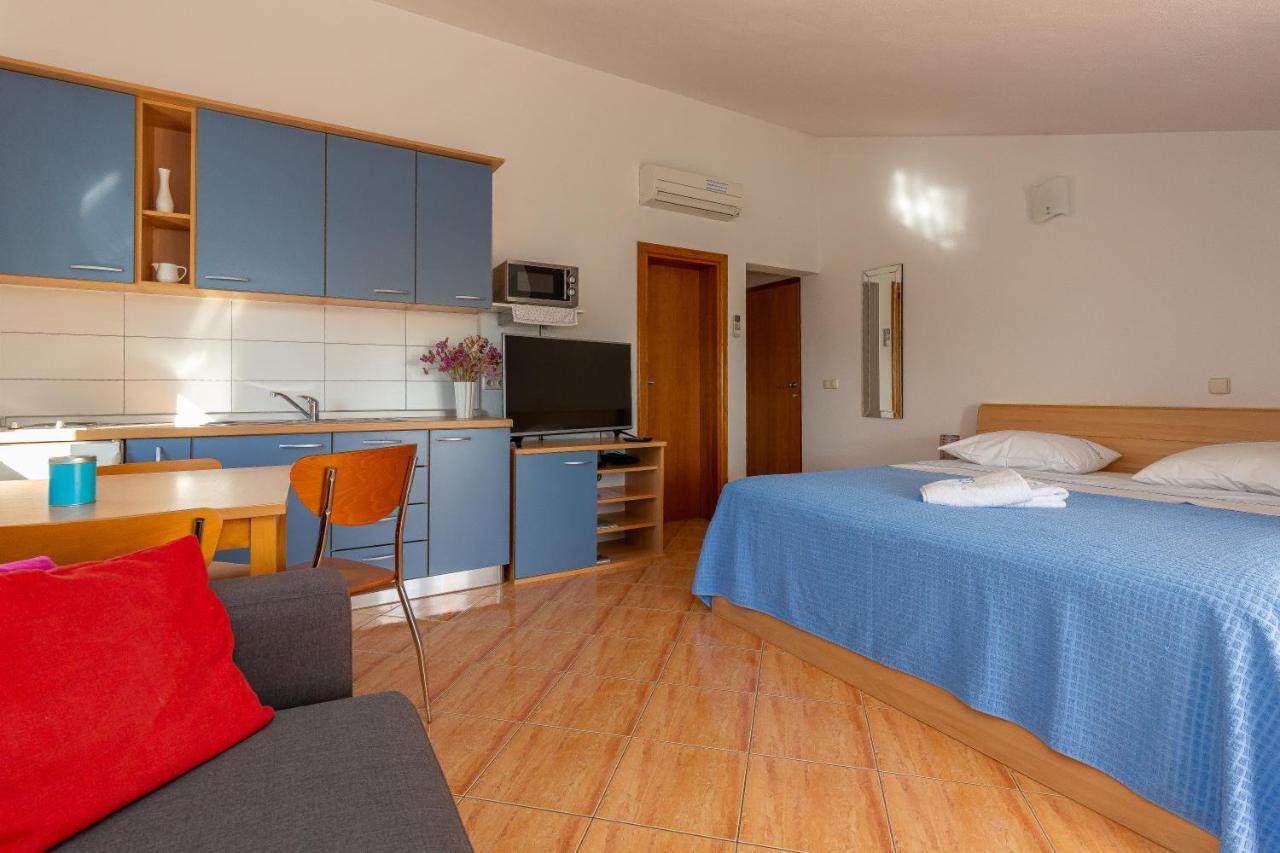 Apartments Dalmata Biograd Na Moru Exteriör bild