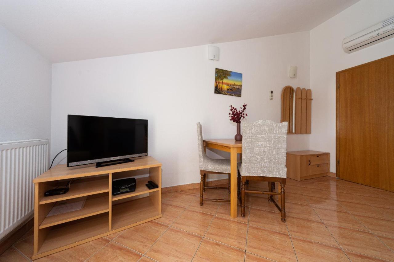 Apartments Dalmata Biograd Na Moru Exteriör bild